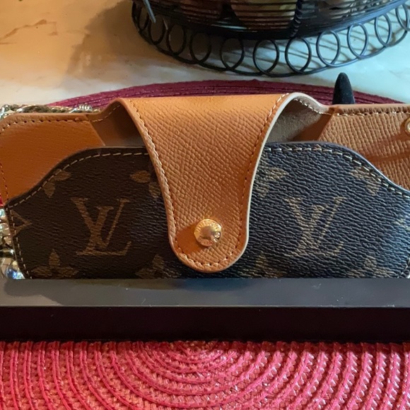 Louis Vuitton Accessories - 💙SOLD💙.          💚NEW ITEM💚 LOUIS VUITTON MONOGRAM SUNGLASSES/GLASSES CASE